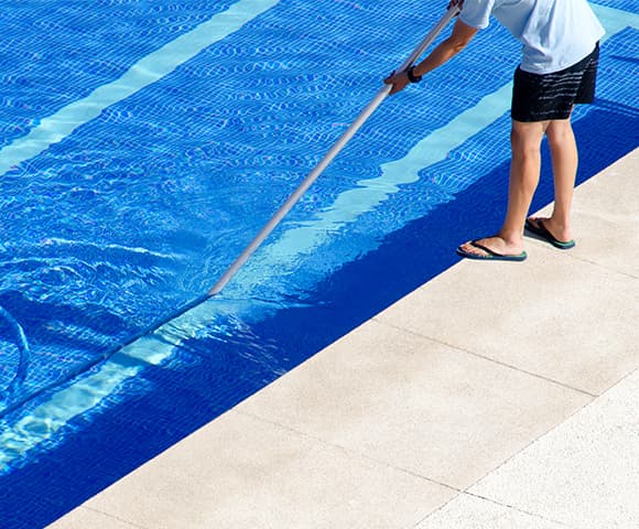 Como limpar a piscina: descubra no blog da Copafer